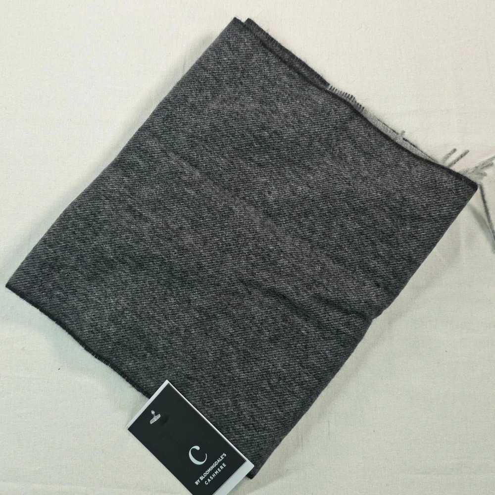 C by Bloomingdale's Womens Scarf O/S Grey 100% Cashmere Fringed Luxe Luxury NWT